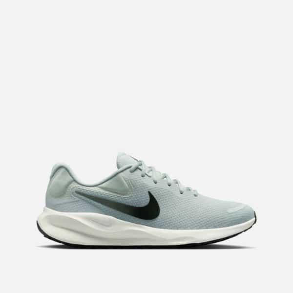 Nike Revolution 7